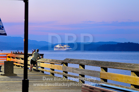 Campbell River Discovery Pier, Cruise ship fishing pier dusk Campbell River, BC.