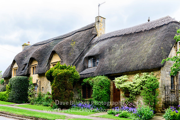 thatched roof home, thatched roof cottage, Chipping Campden, Cotswolds England