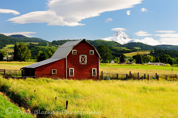 Mt. Hood, Hood River, Oregon, old red barn